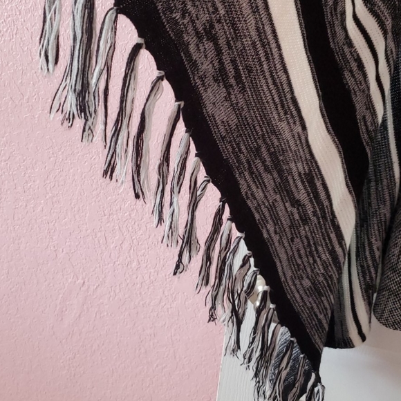 Sweater - Picture 4 of 6